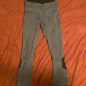 Lulu lemon gray and black legging size 6